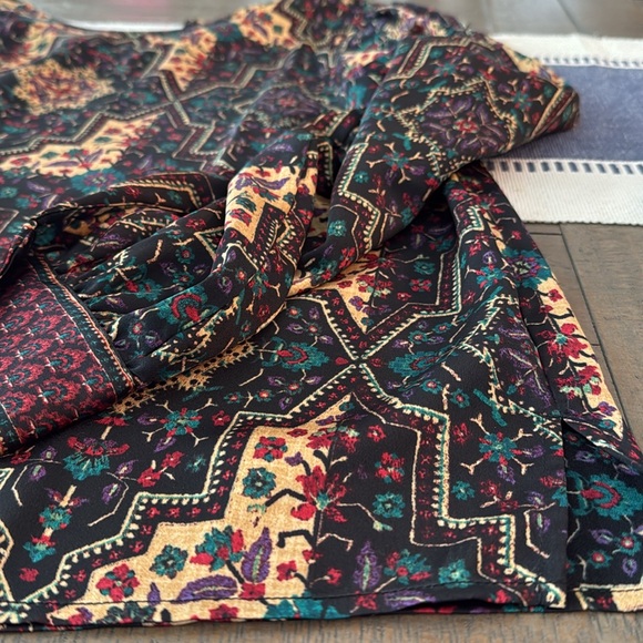 Multicolor Geometric Print Women's Top - Picture 4 of 5